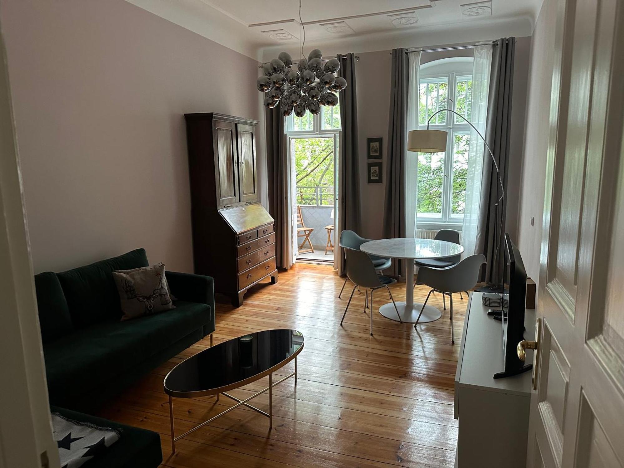 Frisch Sanierte Altbauwohnung Helmholtzplatz * Berlin